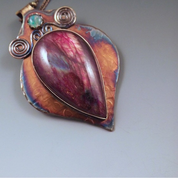 Patrician Art Red Labradorite Necklace w/opal - Picture 4 of 5